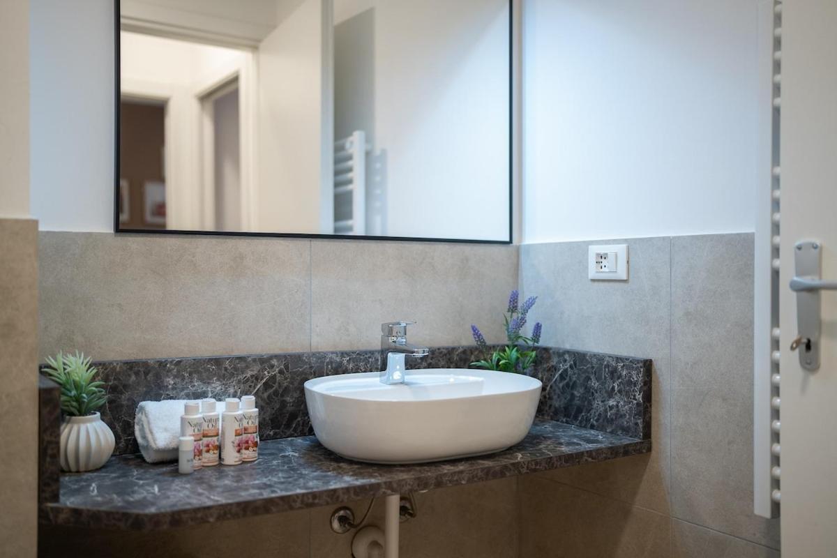 شقة Authentic Private Flat 2 Min From Navigli ميلان المظهر الخارجي الصورة
